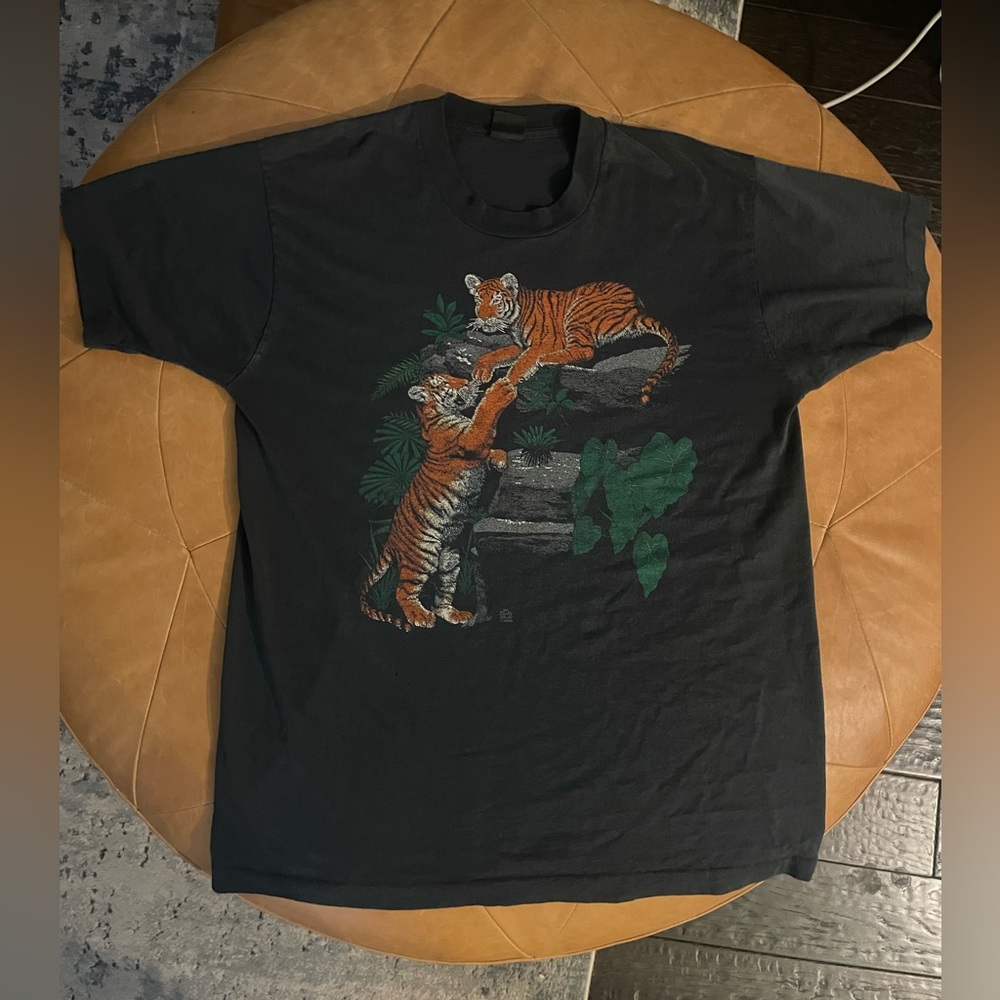 vintage black tiger graphic t-shirt size large